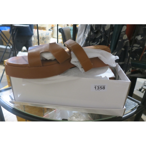 1358 - NEW CAMEL SANDALS SIZE 41