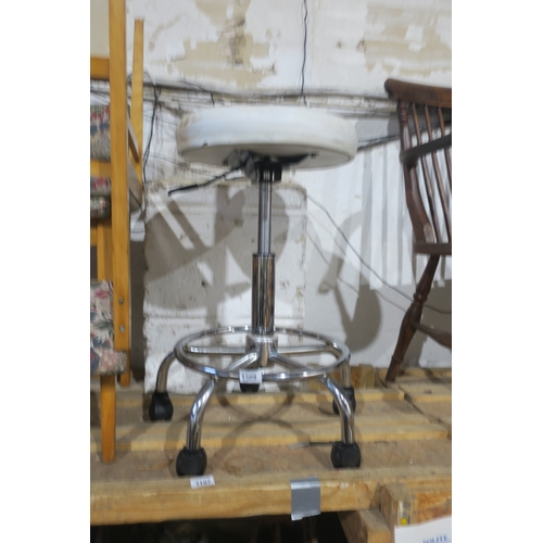 1509 - LEATHER AND CHROME BAR STOOL