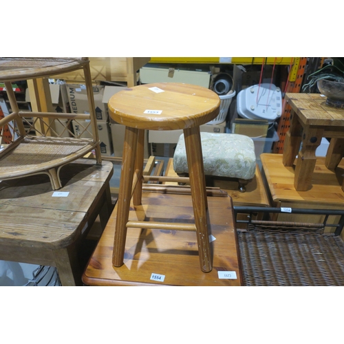 1553 - PINE STOOL