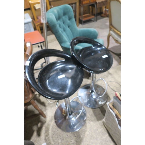 1586 - PAIR OF MODERN CHROME BAR STOOLS