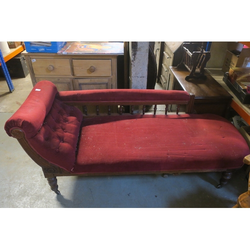 546 - ANTIQUE BOBBIN-BACK CHAISE LOUNGE