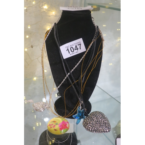 1047 - SELECTION OF COSTUME NECKLACES