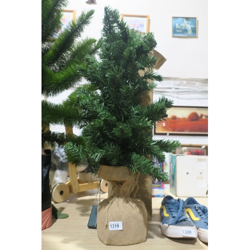 1319 - SMALL CHRISTMAS TREE