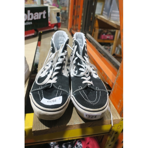 1324 - VANS SIZE 8