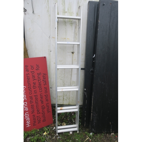 129 - ALUMINIUM LADDER