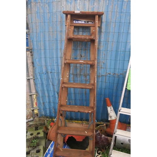 131 - WOODEN STEP LADDER