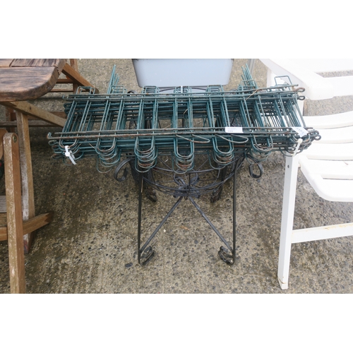 189 - METAL PLANT STAND AND GARDEN EDGING