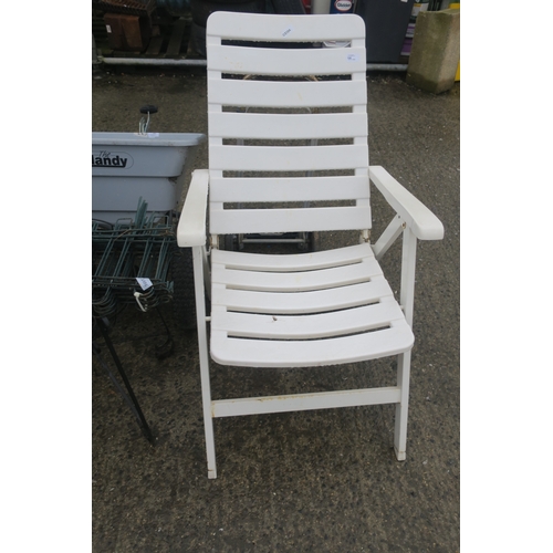 190 - WHITE RECLINING CHAIR