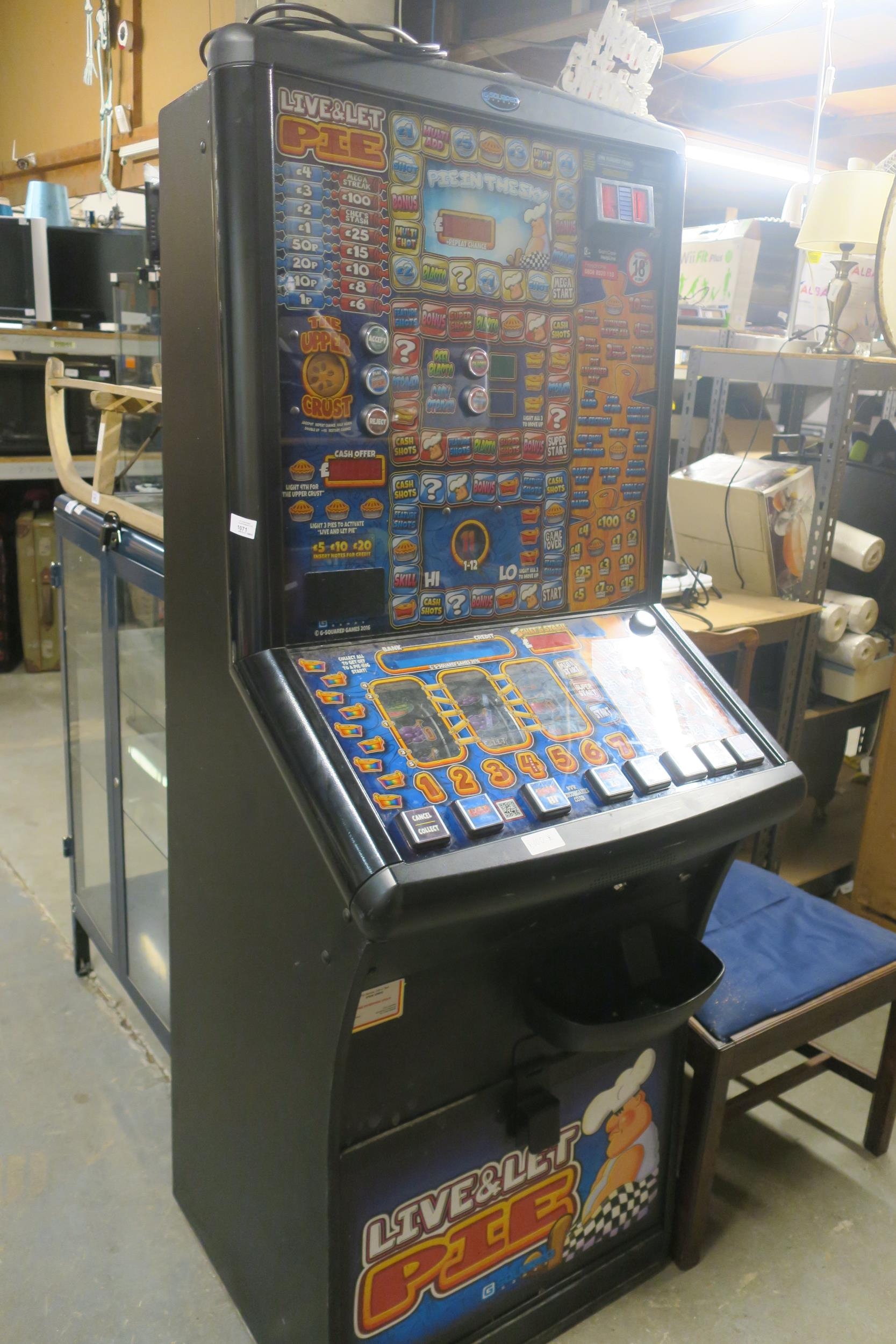LIVE AND LET PIE FRUIT MACHINE