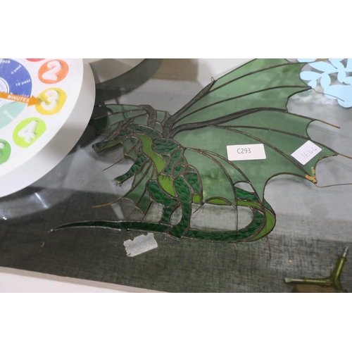 1644 - STAINED GLASS DRAGON