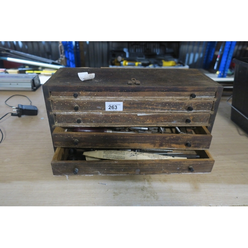 263 - SMALL VINTAGE TOOLCHEST WITH TOOLS