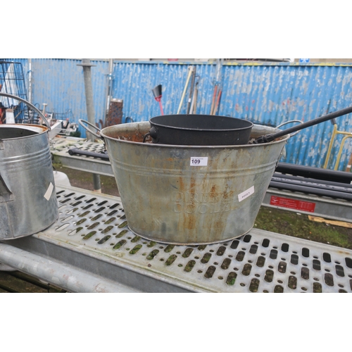 109 - METAL TUBS X2