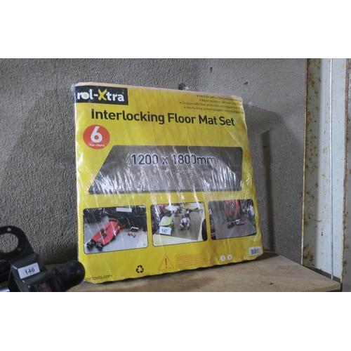 147 - FLOOR MAT SET NEW