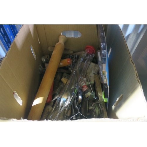 174 - BOX OF KITCHEN BITS