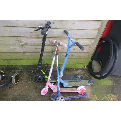 21 - 4 X CHILDS SCOOTERS