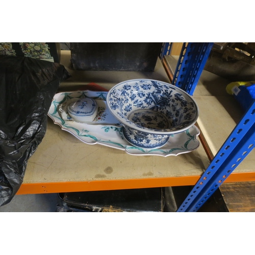 570 - LARGE BLUE AND WHITE SERVING BOWL AND LARGE PLATTER ETC