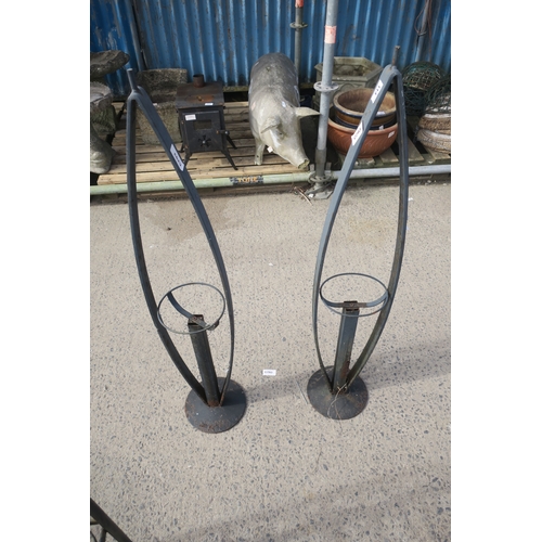 114 - 2 METAL PLANT STANDS