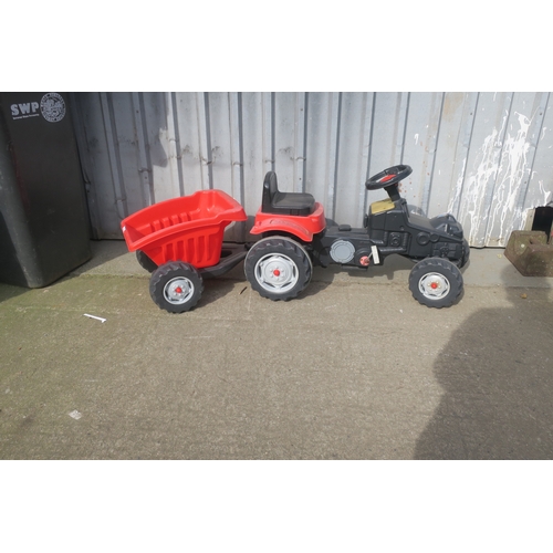 41 - KIDS RIDE ON TRACTOR AND TRAILER