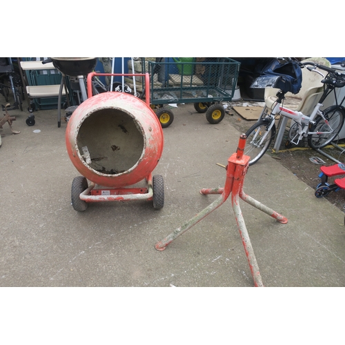 90 - ELECTRIC CEMENT MIXER WORKING