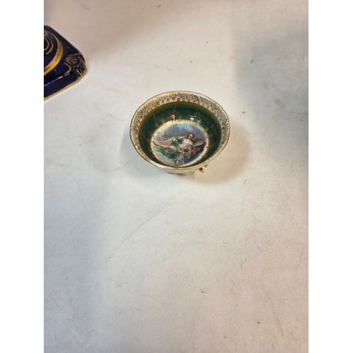 143 - Ceramics. Collectors lot to include a large vintage Mantle Vase, a large Chinoiserie Ginger Jar, sma... 