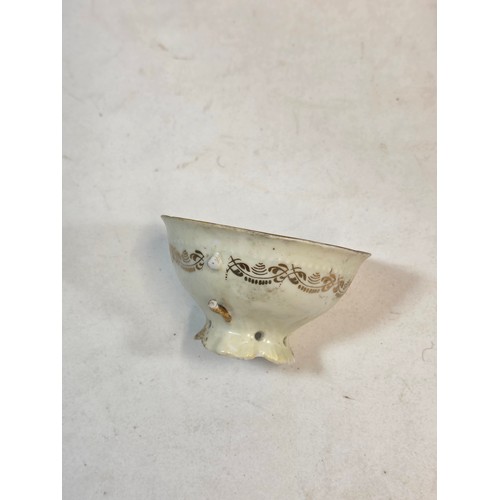 143 - Ceramics. Collectors lot to include a large vintage Mantle Vase, a large Chinoiserie Ginger Jar, sma... 