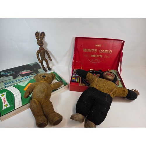 180 - Vintage Toys and Games lot to include Waddington's Formula One car racing game, Monte Carlo Roulette... 
