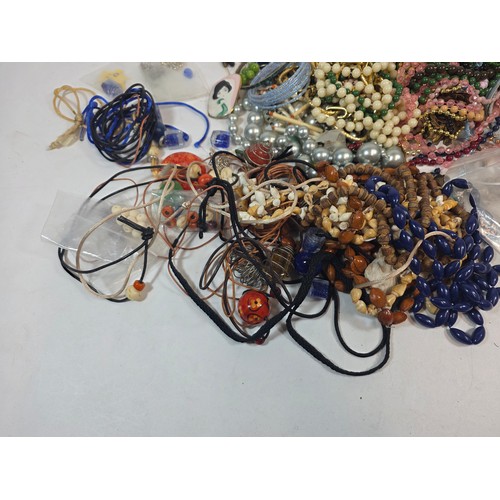 24 - Vintage and retro costume jewellery bundle