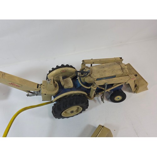 44 - Cragstan ( USA ) Ford 4000 Diesel Industrial Tinplate Tractor with Digger, Made in Japan, Battery Op... 