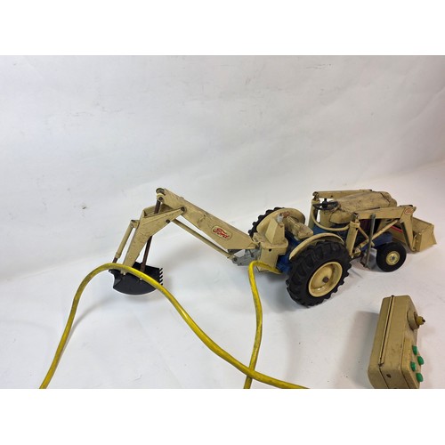 44 - Cragstan ( USA ) Ford 4000 Diesel Industrial Tinplate Tractor with Digger, Made in Japan, Battery Op... 
