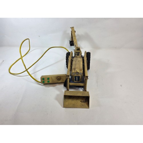 44 - Cragstan ( USA ) Ford 4000 Diesel Industrial Tinplate Tractor with Digger, Made in Japan, Battery Op... 