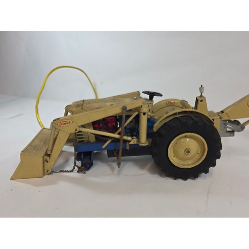 44 - Cragstan ( USA ) Ford 4000 Diesel Industrial Tinplate Tractor with Digger, Made in Japan, Battery Op... 