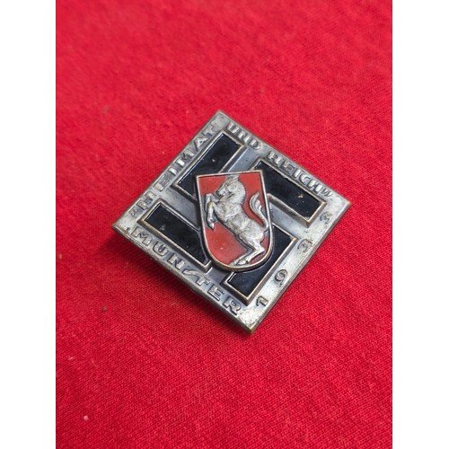 1933 German "Heimat und Reich Munster" metal rally badge or "Tinnie" 35mm square