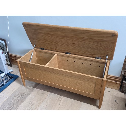 8 - Ercol Teramo range storage bench 120cm (L) 45cm (D) 49cm (H)