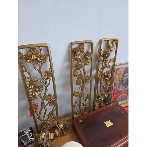 17 - Mixed lot of vintage items to include roller skates,  floral panels, napkin rings, wooden box, flask... 