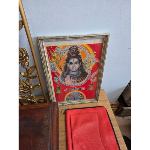 17 - Mixed lot of vintage items to include roller skates,  floral panels, napkin rings, wooden box, flask... 
