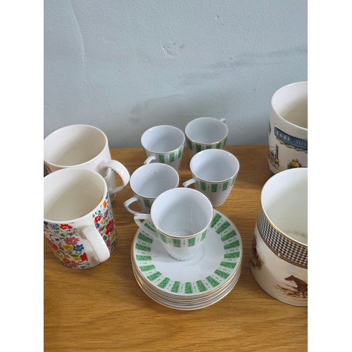 18 - A mixed lot of mid century ceramics to include Portmerion Susan Williams- Ellis, Greek Key pattern c... 
