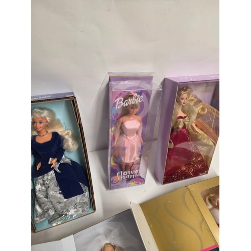 Barbie Dolls, a total of seven vintage Barbie Dolls all boxed to ...