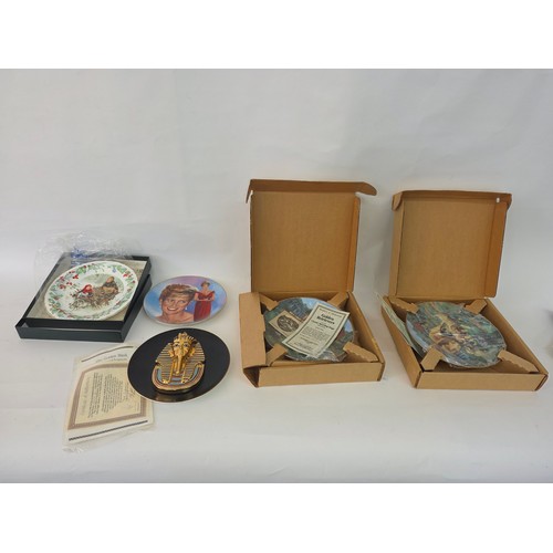 69 - Collectors Plates, a quantity of 5 to include a raised Golden Mask of Tutankhanum, two golden retrie... 