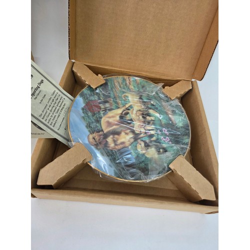 69 - Collectors Plates, a quantity of 5 to include a raised Golden Mask of Tutankhanum, two golden retrie... 