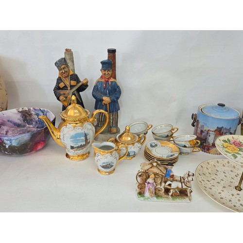 71 - A good mixed lot of ceramics to include a Venezia Gold Gilt Porcelain Tea Set, Newhall Hanley Vases ... 