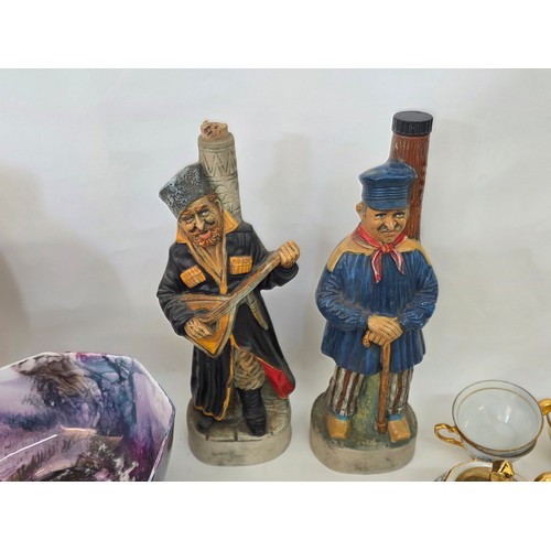 71 - A good mixed lot of ceramics to include a Venezia Gold Gilt Porcelain Tea Set, Newhall Hanley Vases ... 