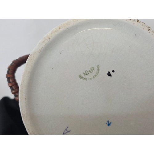 71 - A good mixed lot of ceramics to include a Venezia Gold Gilt Porcelain Tea Set, Newhall Hanley Vases ... 