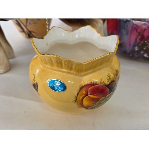 71 - A good mixed lot of ceramics to include a Venezia Gold Gilt Porcelain Tea Set, Newhall Hanley Vases ... 