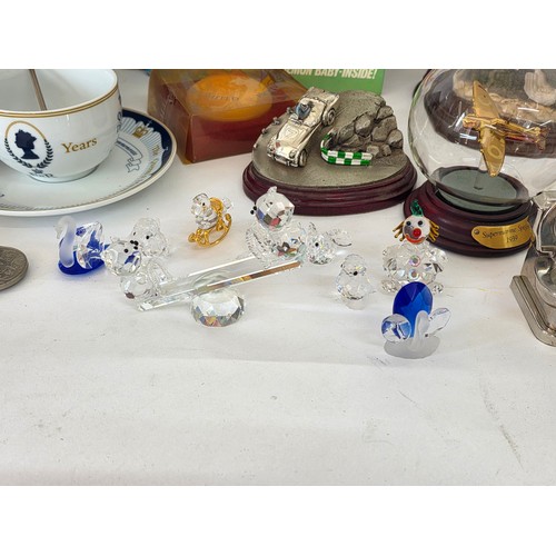 72 - A good mixed lot of collectables to include Swarovski crystals, a clock depciting sa Rolls Royce, Gl... 