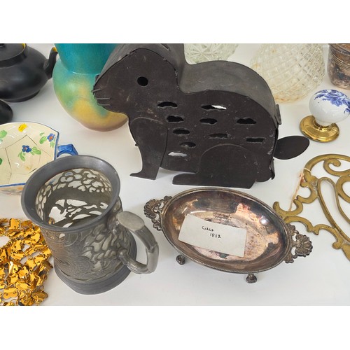 73 - A good Ceramics and Metalware mixed lot to include a part Alfred Meakin Rosario dinner service, a pa... 