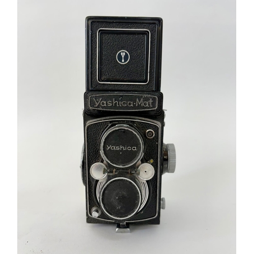 75 - Yashika Mat 124G with Yashinon 1;35 f~80mm lens and Copal-SV shutter15cm h