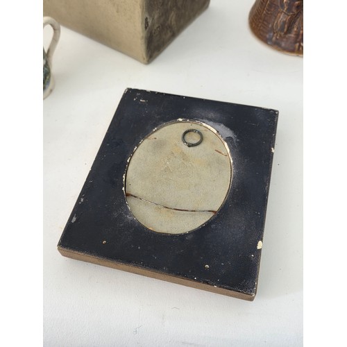 77 - A good mixed lot of vintage glass, ceramics and collectables to include an Iwatsu Hineri Art Glass V... 