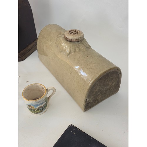 77 - A good mixed lot of vintage glass, ceramics and collectables to include an Iwatsu Hineri Art Glass V... 