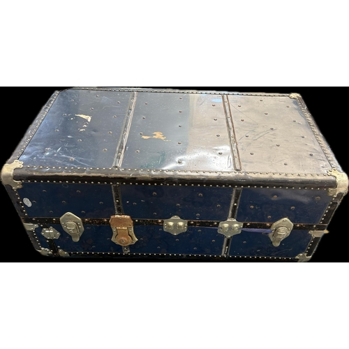 83 - A fine quality fitted travelling trunk, silk lined with 3 drawers, a hinged shoe box and wardrobe.&n... 