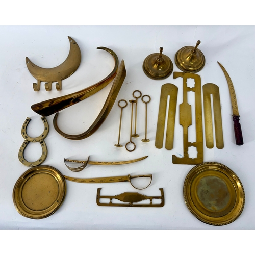 85 - A selection of early 20th century brass ornaments and collectibles to include button polisher slides... 